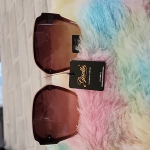 NWT GISELLE DISIGNER STYLE  SUN GLASSES
